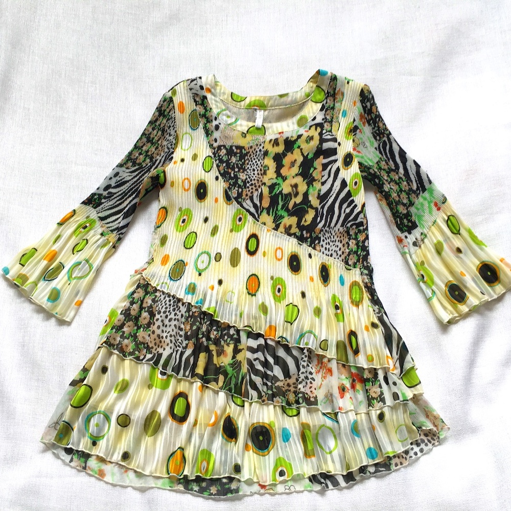 LINDI Top Blouse Accoridan Pleats S XS Bell Sleeves Ruffle Layers Green Black
